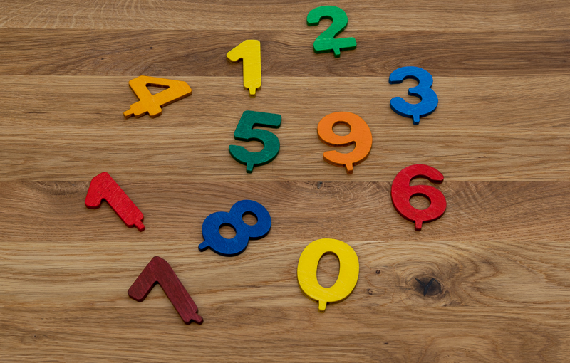 Sperrholzzahlen, bunt, gerade 0-9 +1